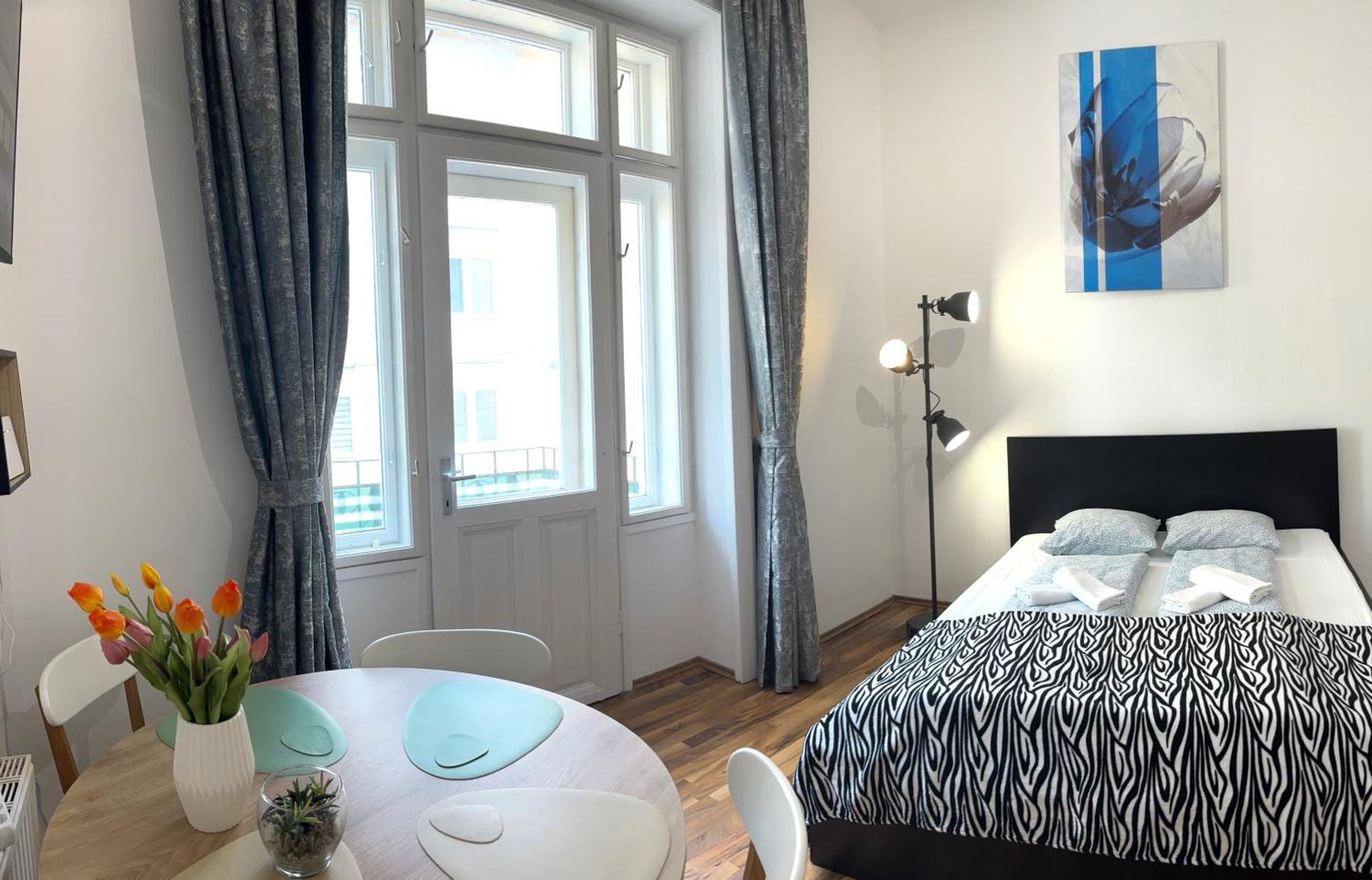 Big And Comfortable Mariahilfer Apartment Vienna Exterior photo