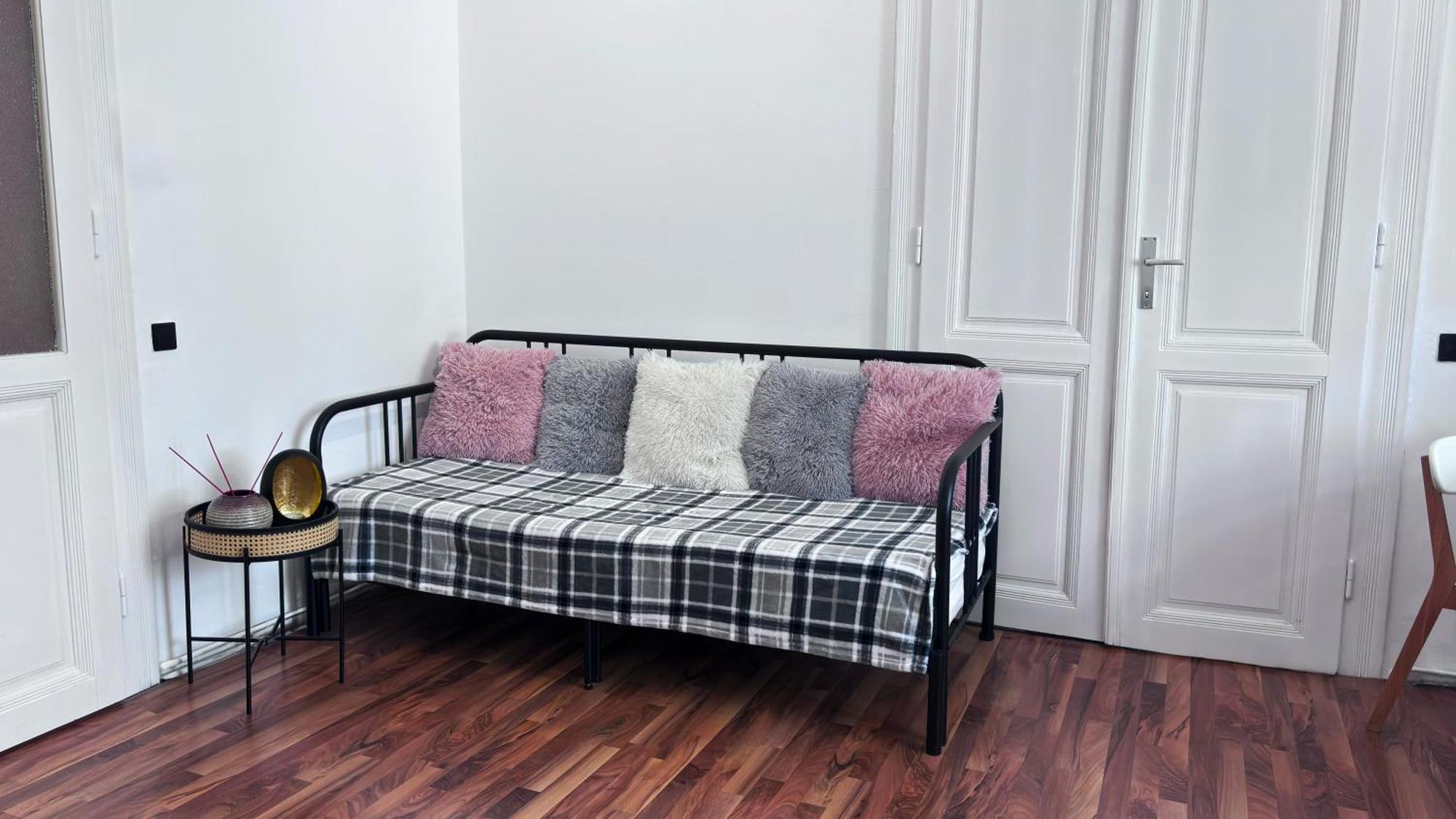 Big And Comfortable Mariahilfer Apartment Vienna Exterior photo